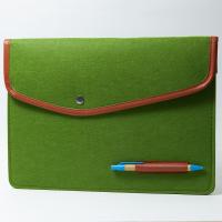 Чохол фетровий для планшета/ноутбука (15.4) на кнопці зелений