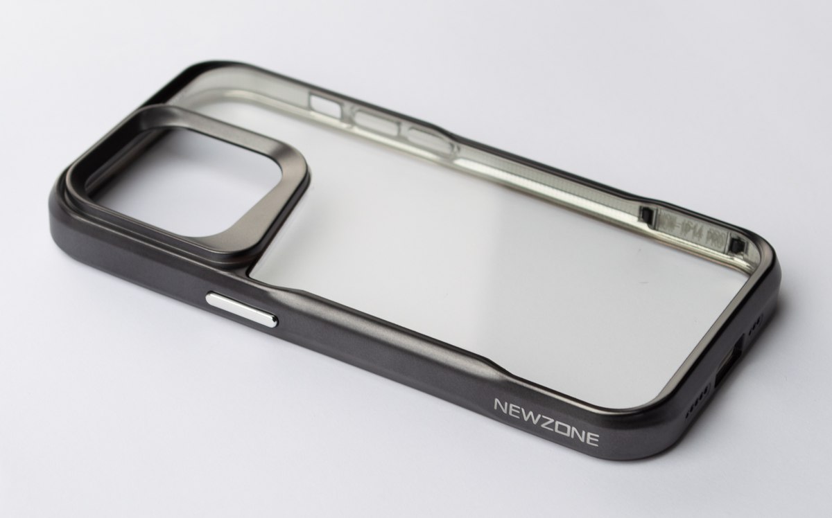 Newzone Пластиковый чехол NEWZONE для iPhone 13 Pro черный. Аксессуары оптом в ...